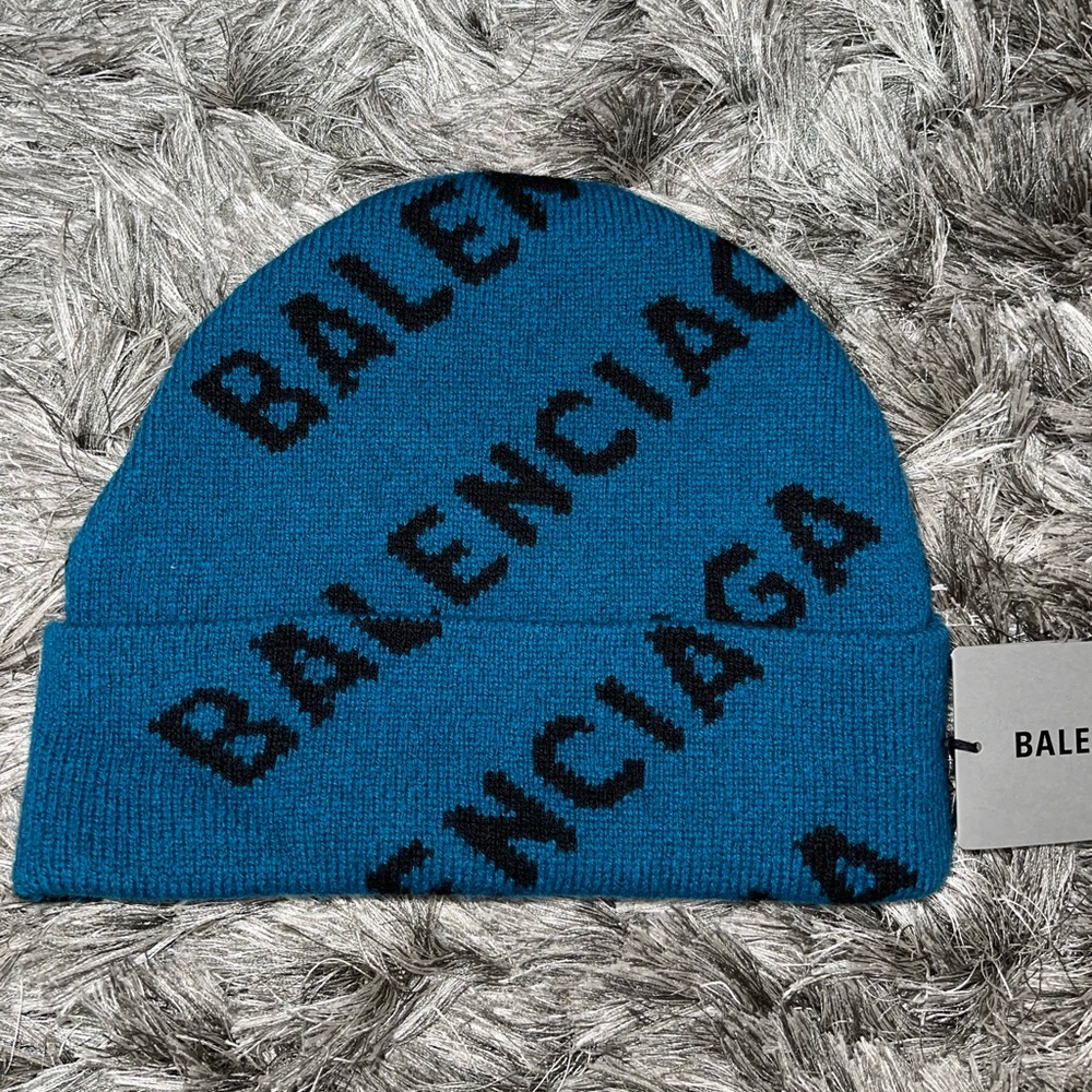 ALLOVER LOGO BEANIE IN BLUE